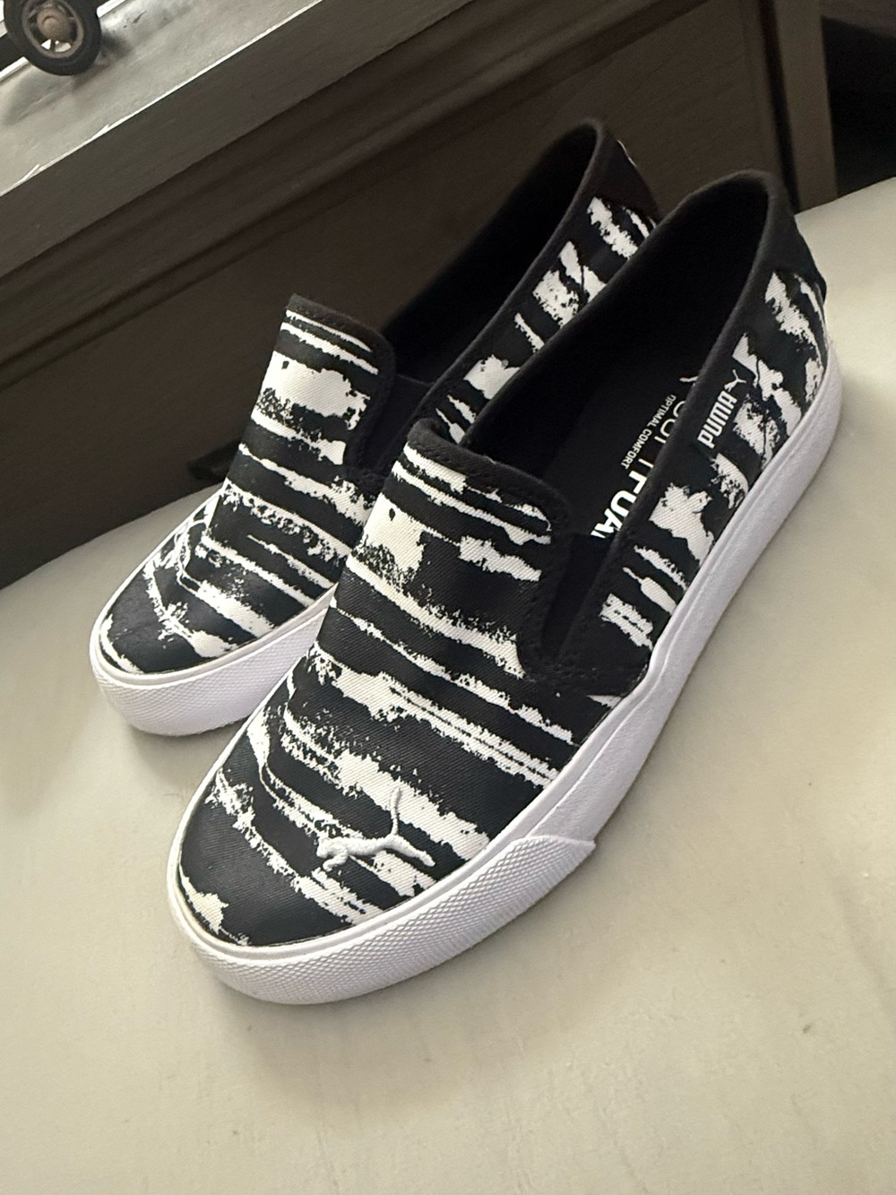Puma Bari Slipon Cat Stripe Womens Shoes Size 6.5